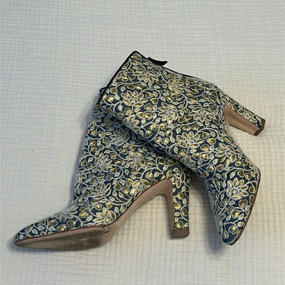 Manolo Blahnik Isolo Ankle Boots Size 7